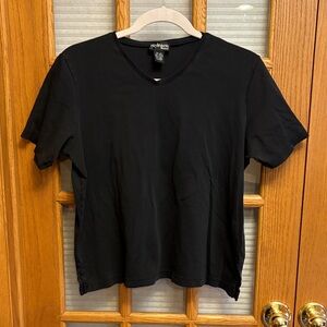EUC Style & Co. Black V Short Sleeve Tee